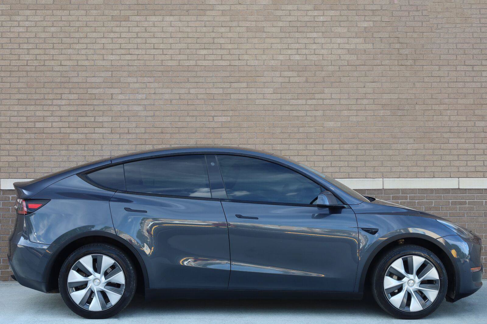 Used 2023 Tesla Model Y Long Range AWD/4WD image 3