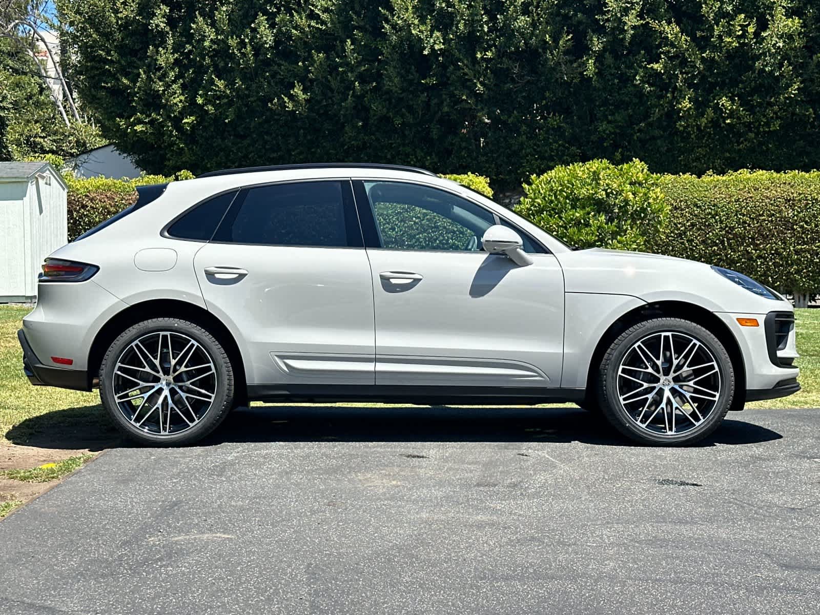 New 2026 Porsche Macan AWD/4WD image 9
