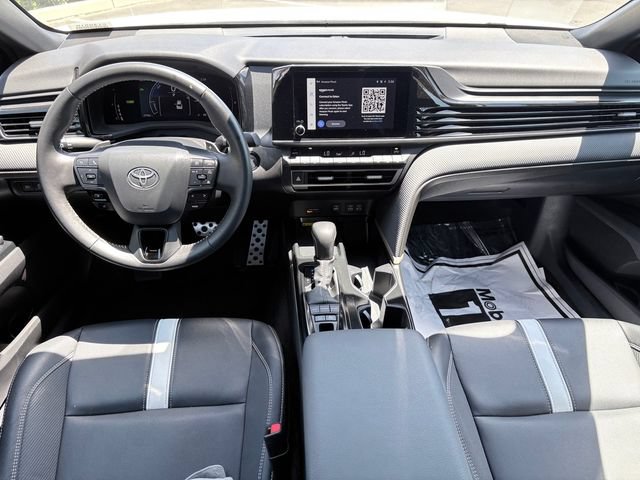 Used 2025 Toyota Camry SE FWD image 8