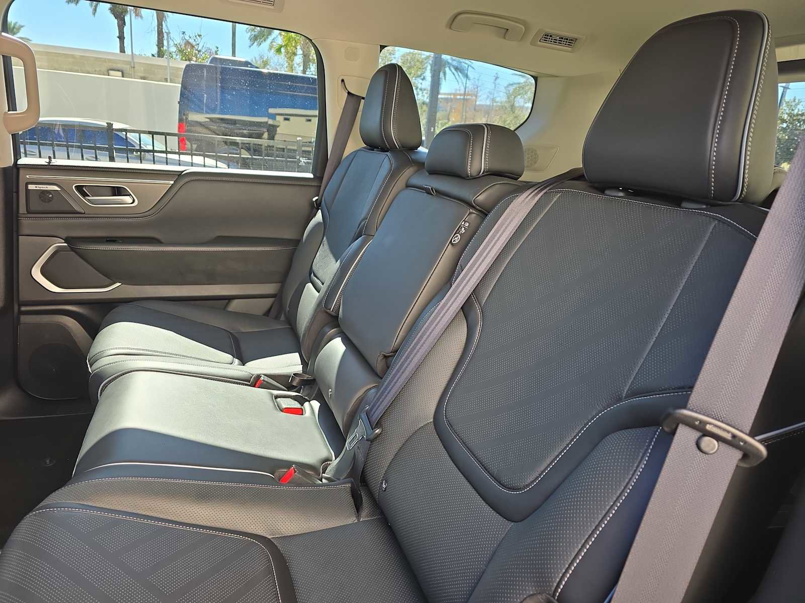 Certified 2025 INFINITI QX80 Luxe image 11