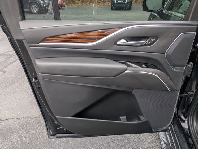 Used 2021 Cadillac Escalade ESV Premium Luxury image 29