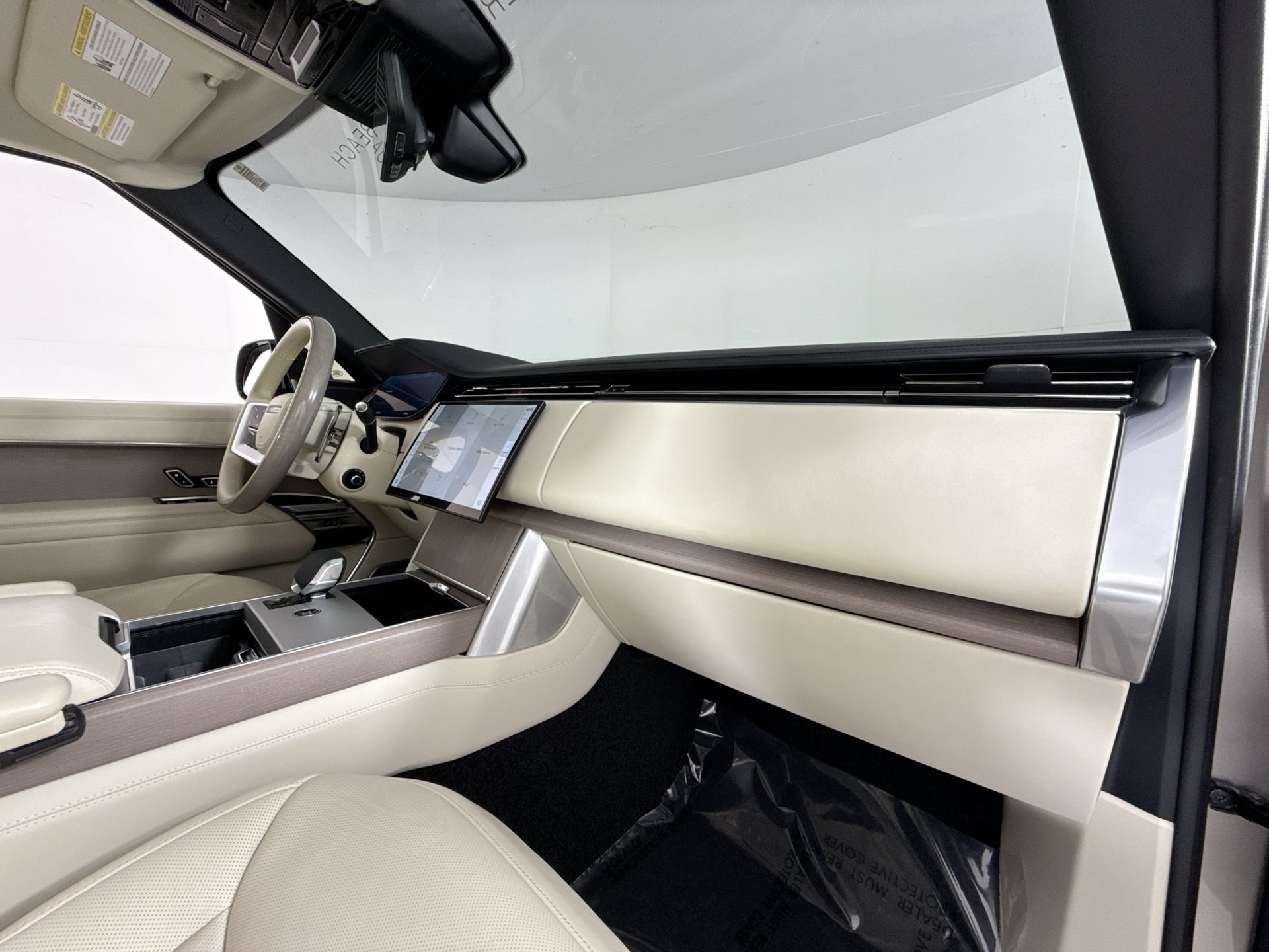 Used 2024 Land Rover Range Rover Long Wheelbase Autobiography AWD/4WD image 26