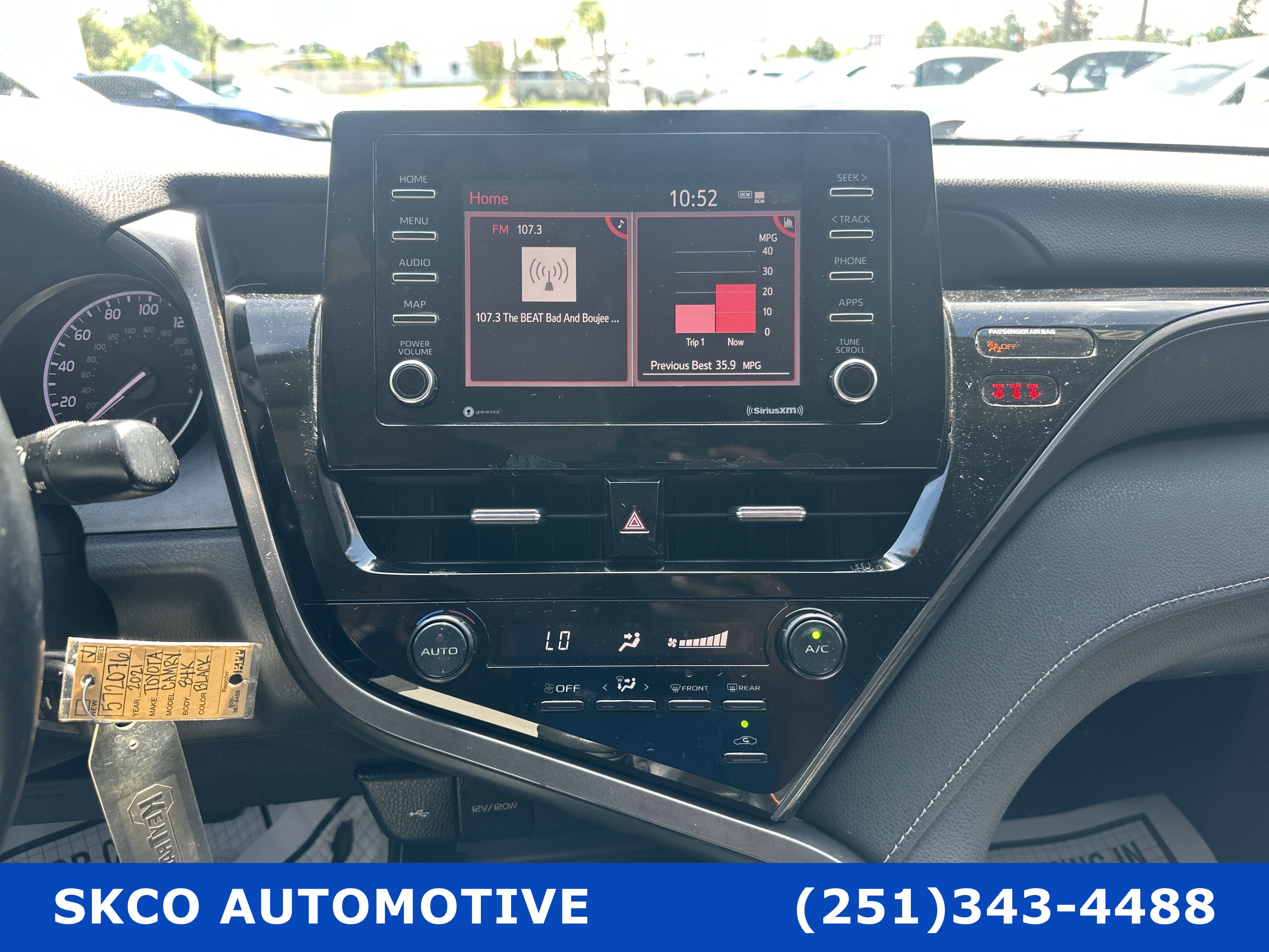 Used 2021 Toyota Camry SE FWD image 16