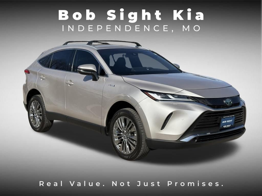 Used 2021 Toyota Venza XLE image 26