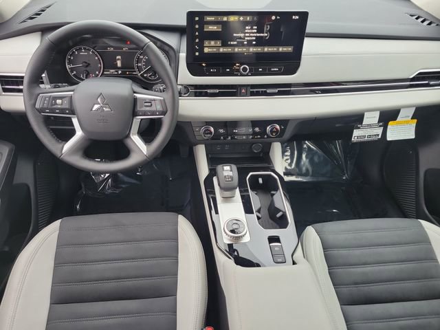 New 2026 Mitsubishi Outlander SE image 17