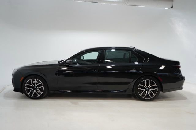Used 2025 BMW 740i xDrive image 4
