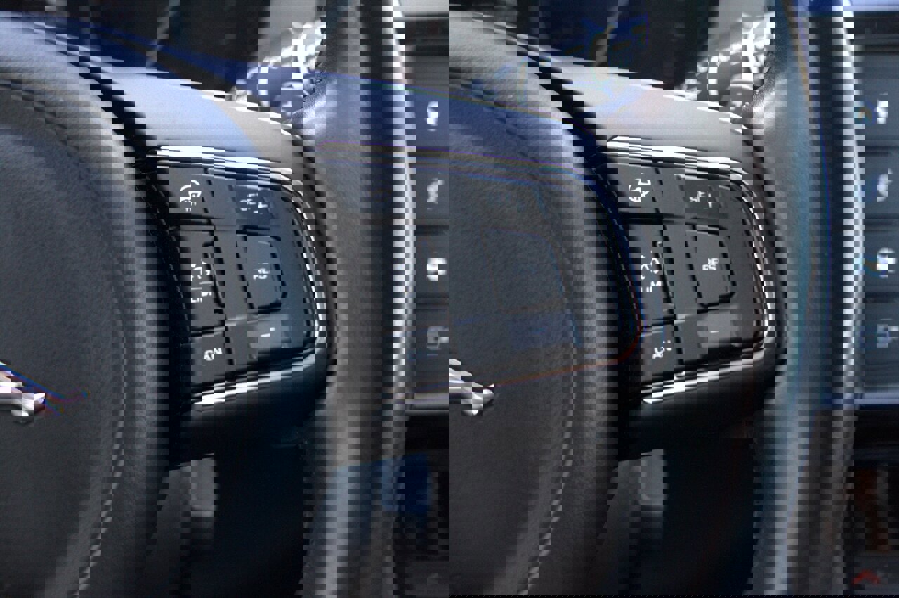 Used 2018 Jaguar F-PACE Premium image 24