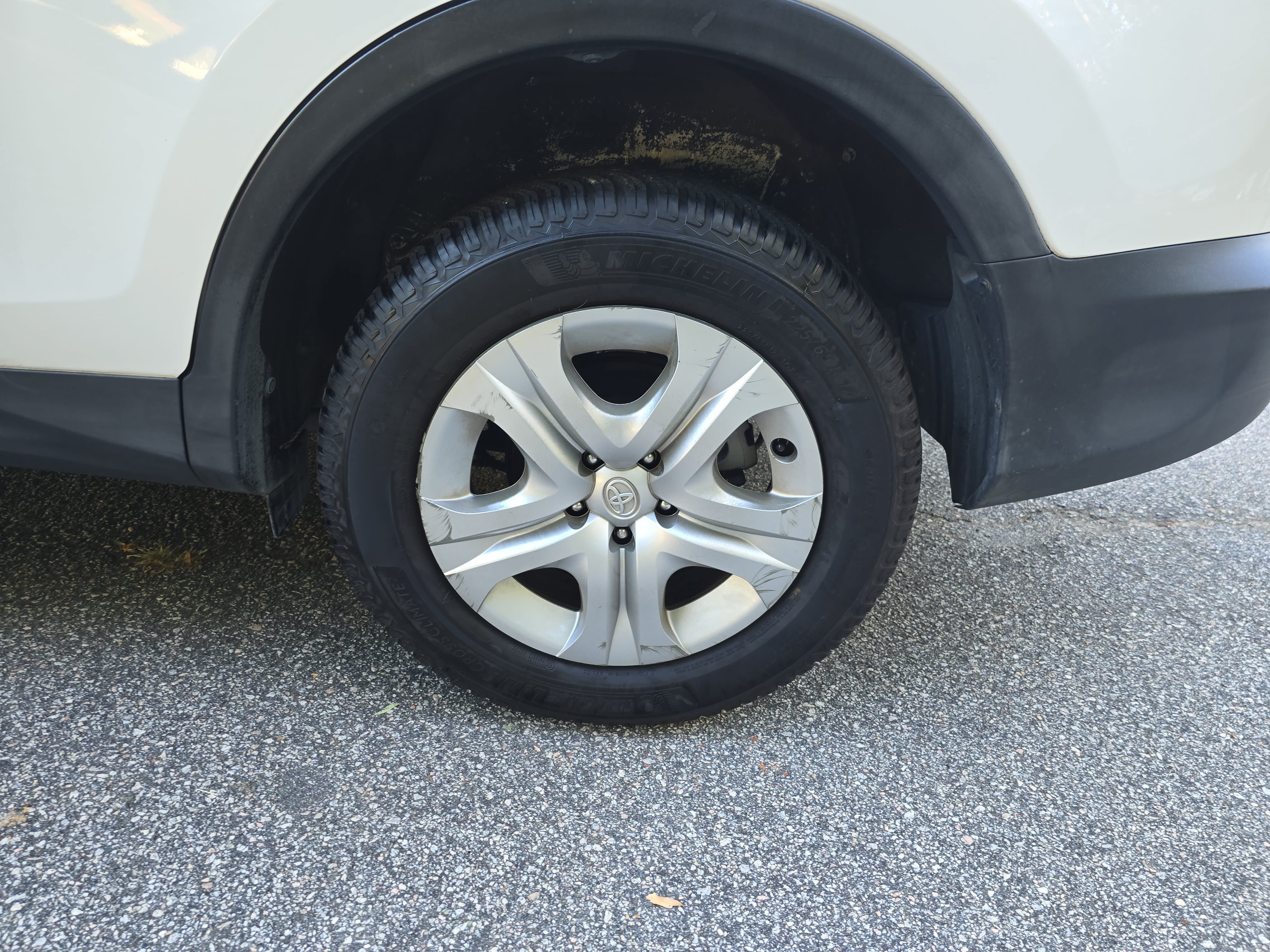 Used 2013 Toyota RAV4 LE FWD image 30