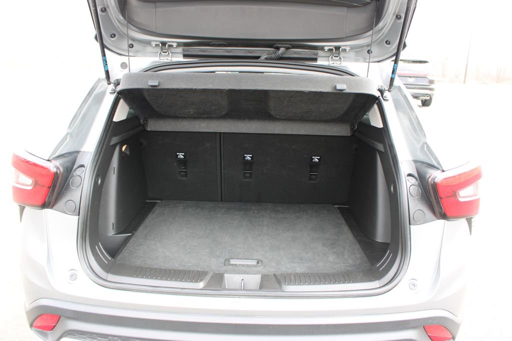 Used 2025 Chevrolet Trax LT image 14