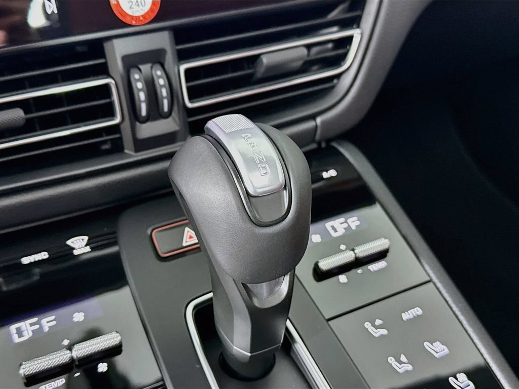 New 2026 Porsche Macan AWD/4WD image 18