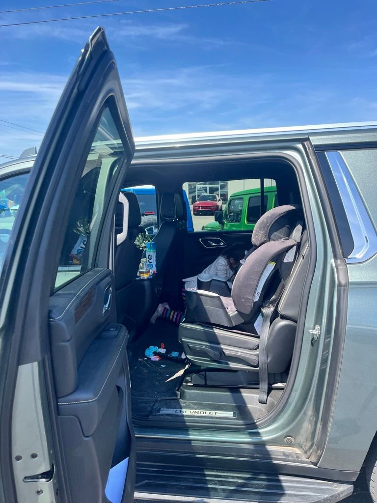 Used 2023 Chevrolet Suburban Premier image 5