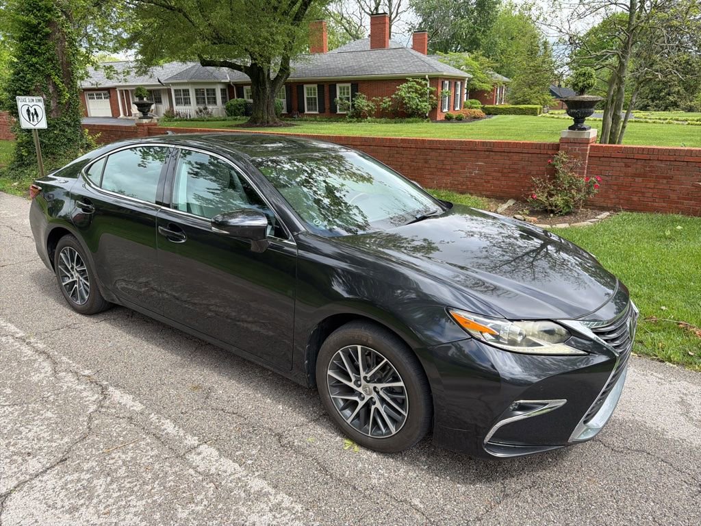 Used 2016 Lexus ES 350 w/ Luxury Package w/Wood Trim FWD image 28
