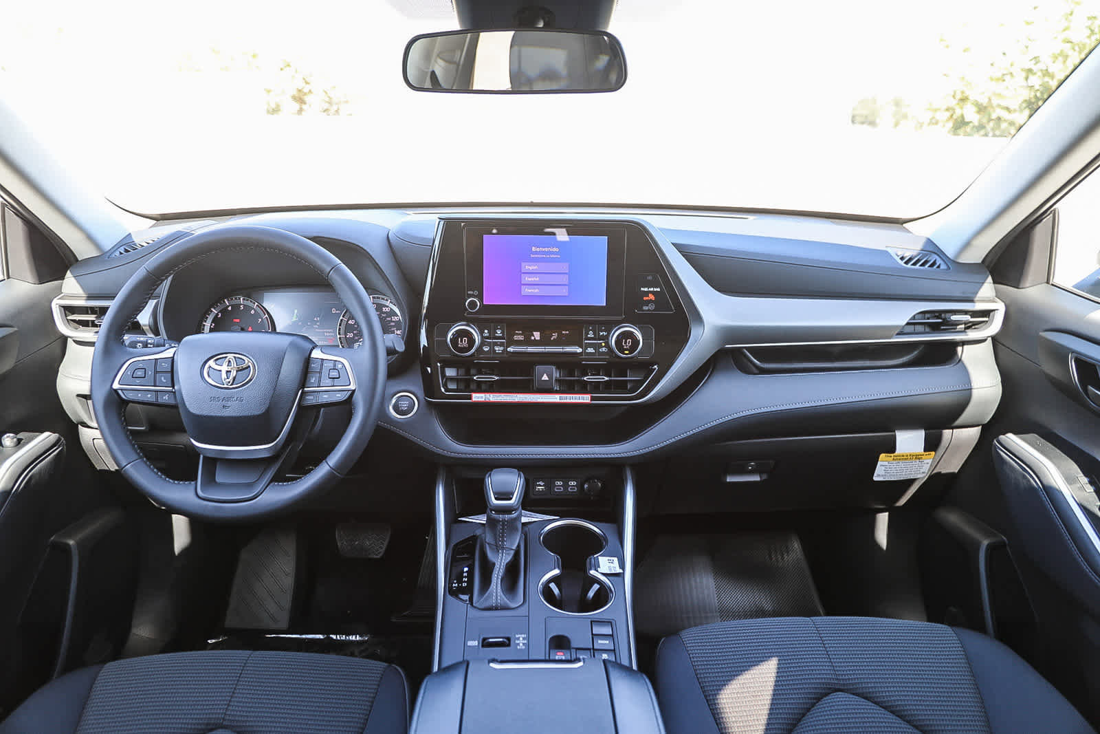 New 2025 Toyota Highlander LE image 13