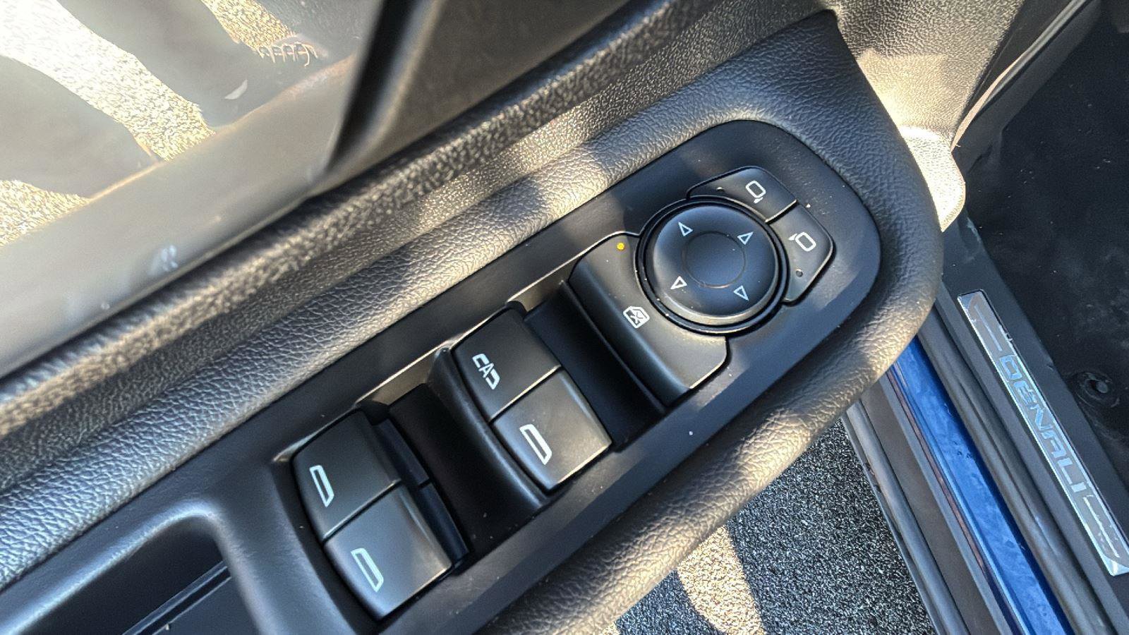 Used 2023 GMC Terrain Denali image 23