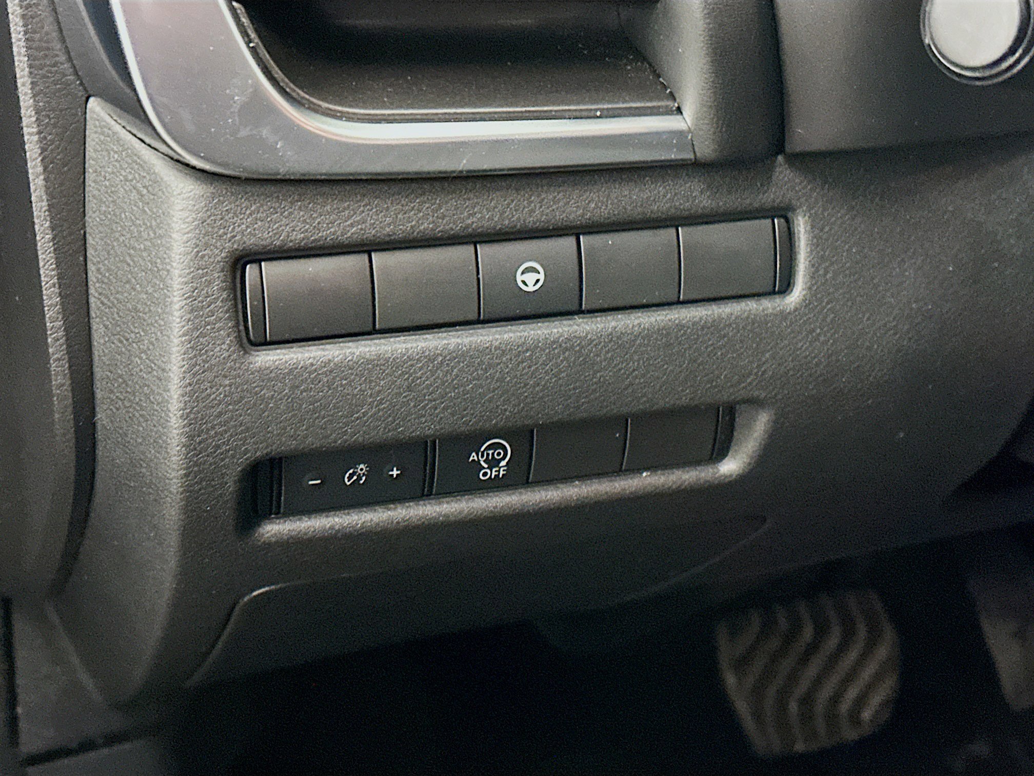 Used 2023 Nissan Rogue SV image 17