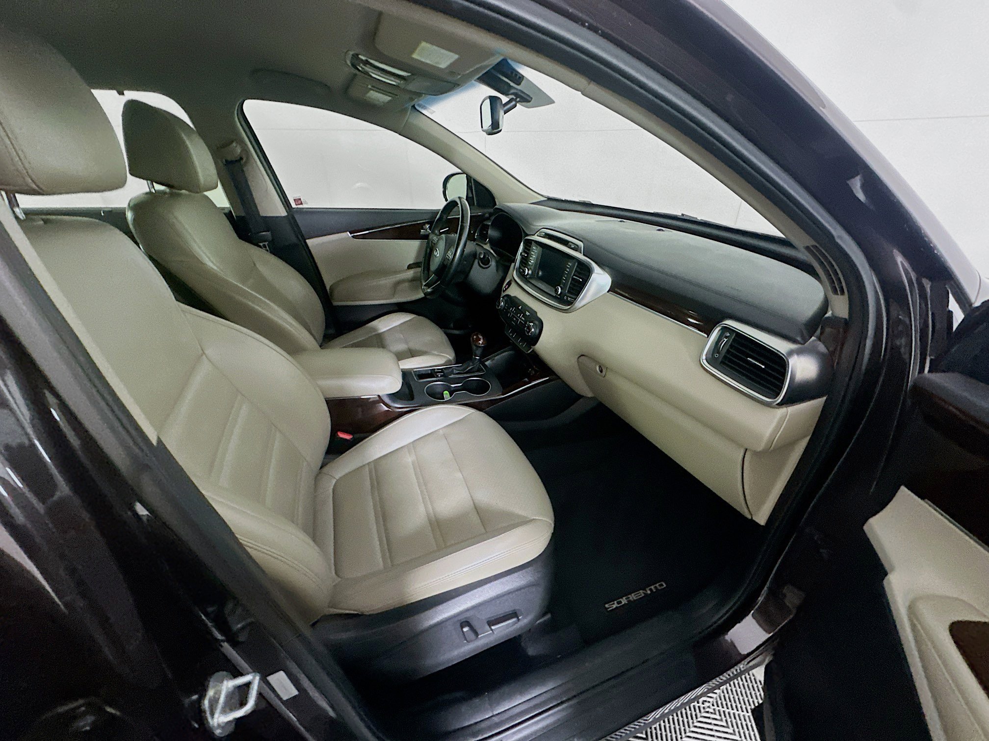 Used 2017 Kia Sorento EX image 30