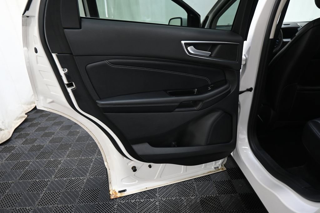 Used 2016 Ford Edge Titanium w/ Equipment Group 301A image 26