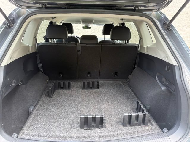 Used 2022 Volkswagen Tiguan SE AWD/4WD image 12
