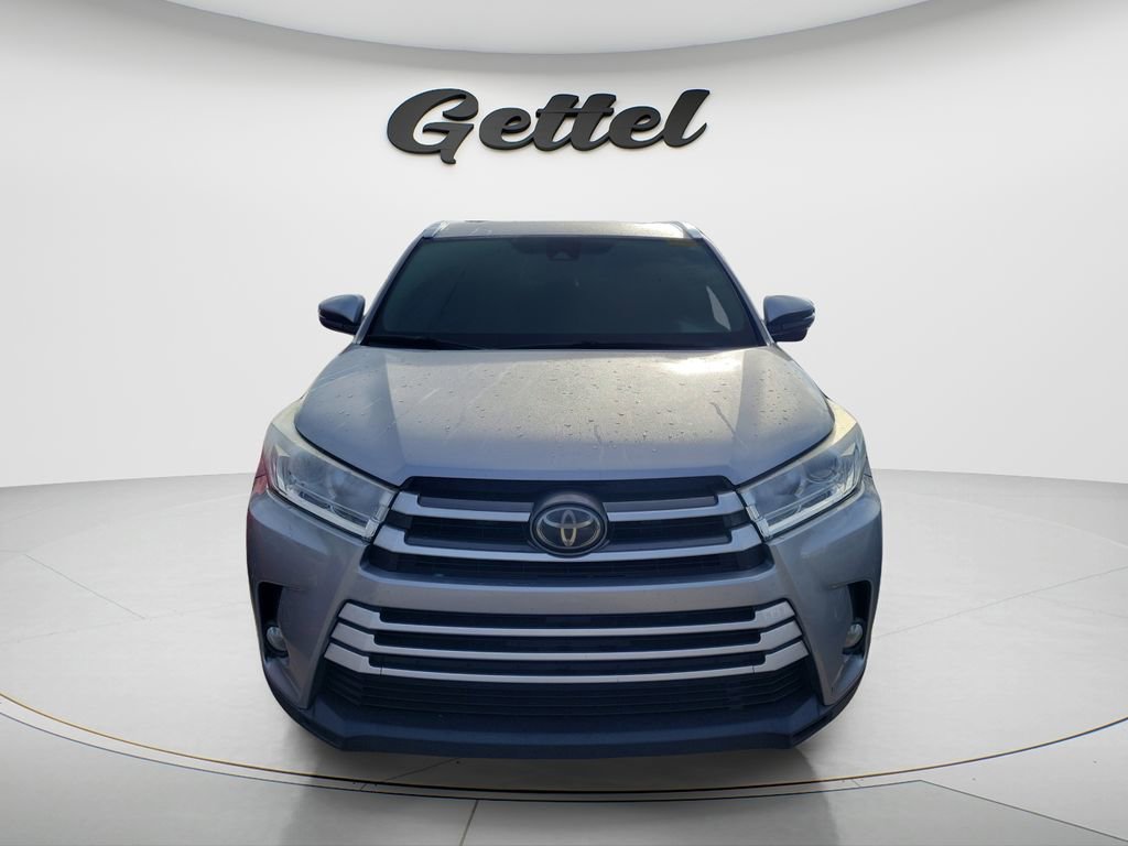 Used 2017 Toyota Highlander XLE image 2