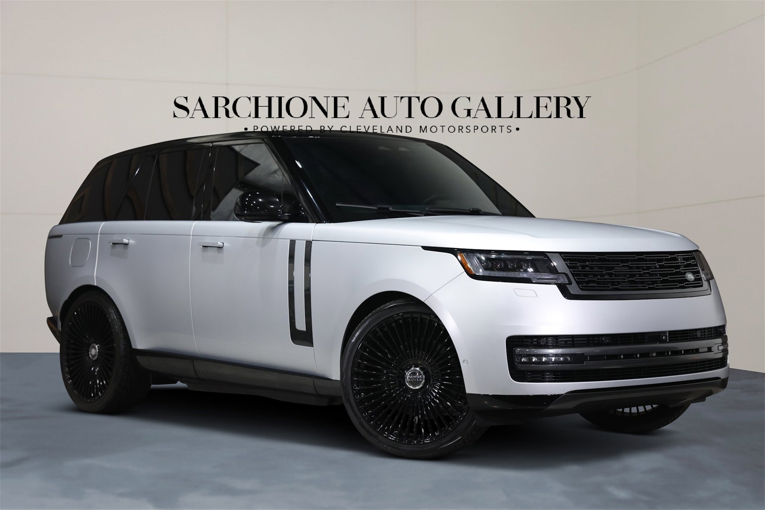 Used 2025 Land Rover Range Rover SE image 1