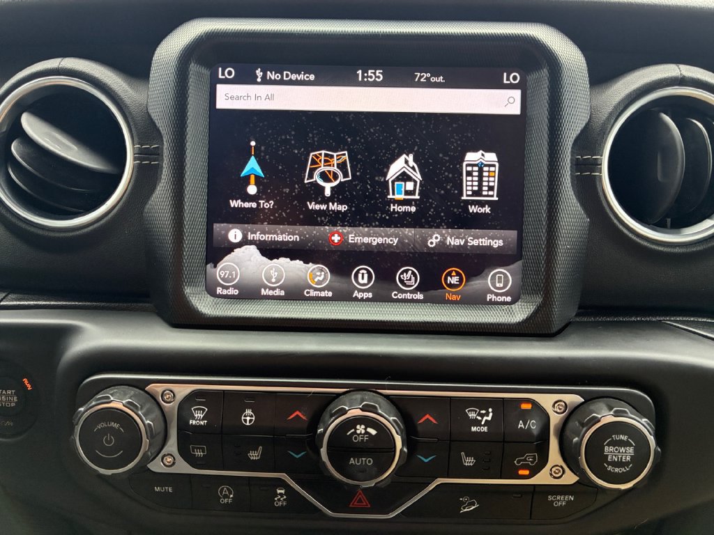Used 2018 Jeep Wrangler Unlimited Sahara AWD/4WD image 8