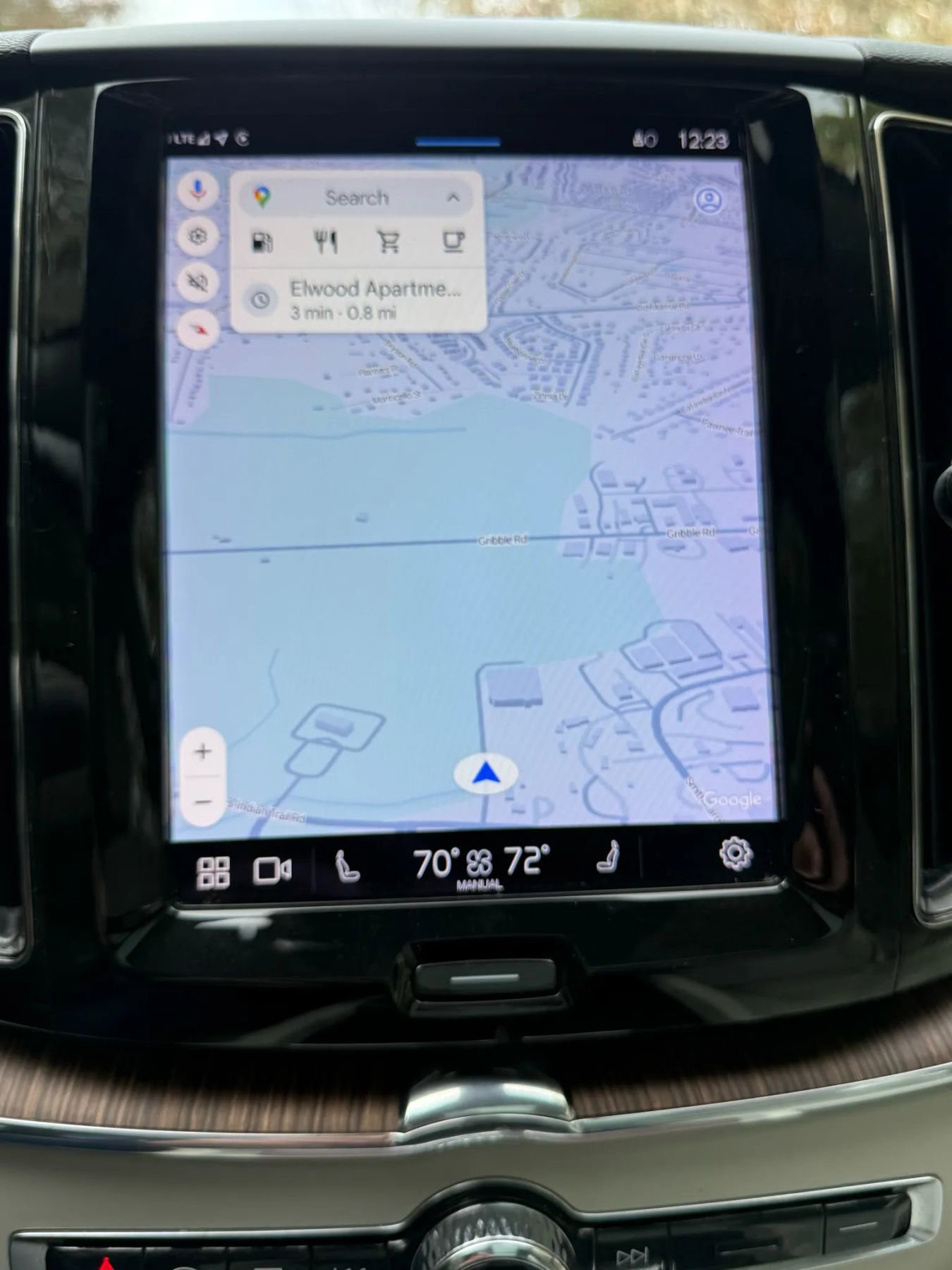 Used 2022 Volvo XC60 B5 Momentum image 22