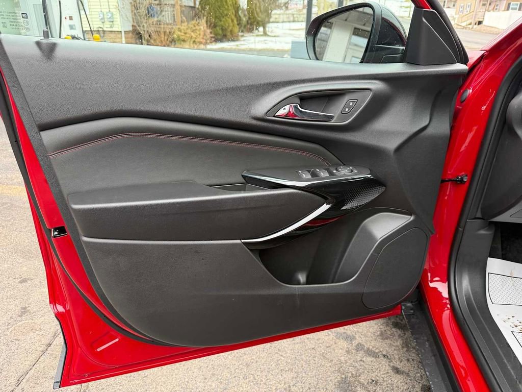 New 2026 Chevrolet Trax RS w/ Sunroof Package image 9