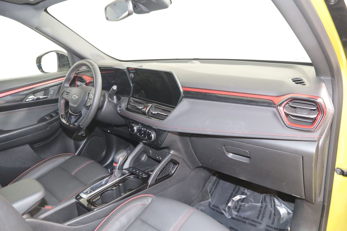 Used 2024 Chevrolet TrailBlazer RS w/ Convenience Package AWD/4WD image 39
