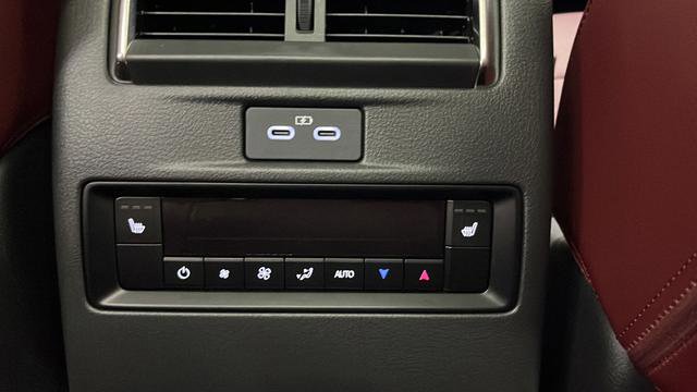 Used 2025 MAZDA CX-70 3.3 Turbo S w/ Premium Package image 36