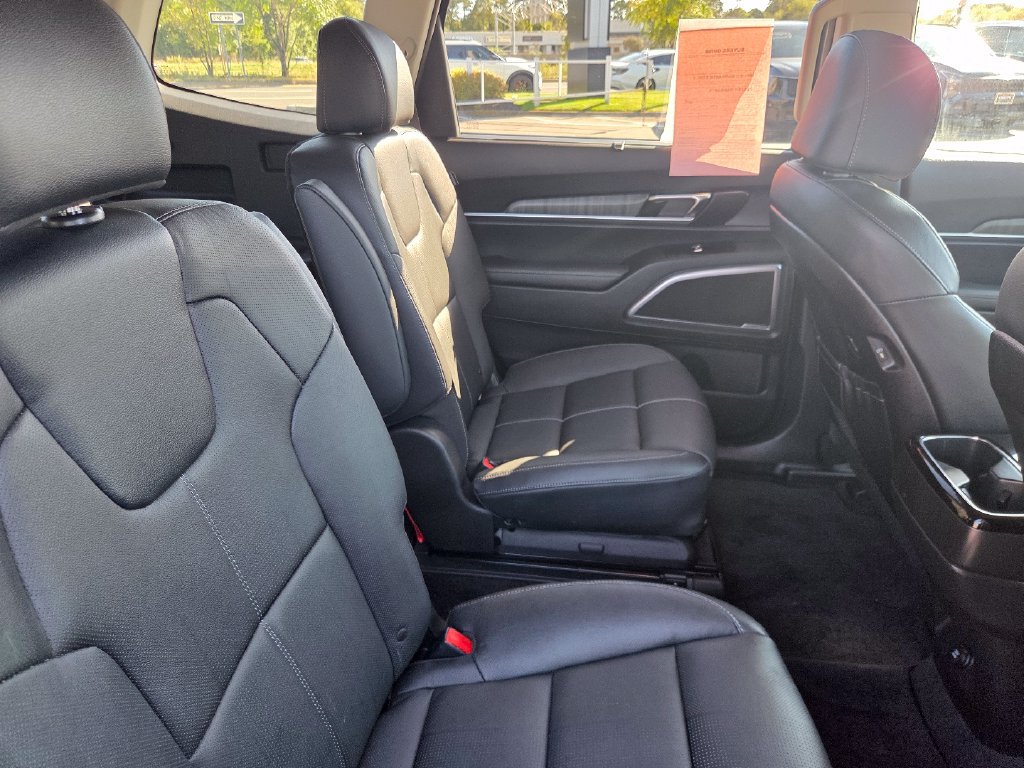 Used 2024 Kia Telluride EX w/ EX Captain's Chair Package AWD/4WD image 31