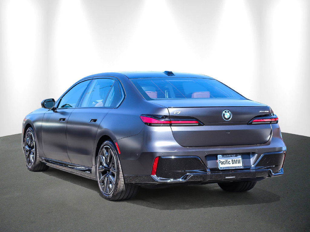 Used 2026 BMW i7 xDrive60 AWD/4WD image 4