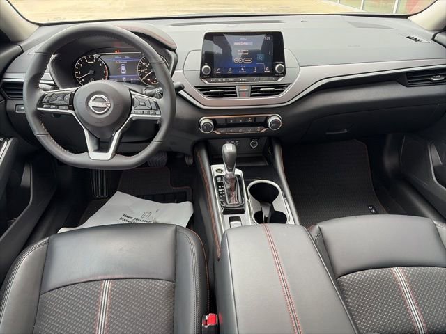 Certified 2025 Nissan Altima 2.5 SR image 12