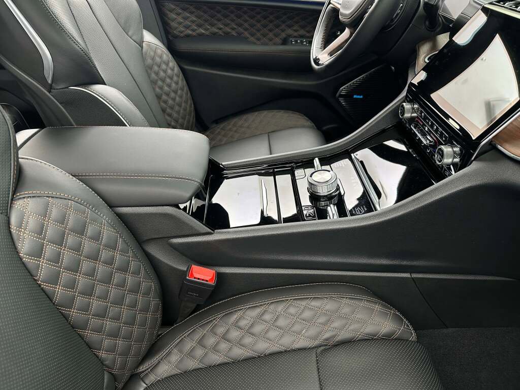 New 2025 Jeep Grand Cherokee Summit w/ Luxury Tech Group V image 24