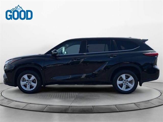 Used 2023 Toyota Highlander LE image 2