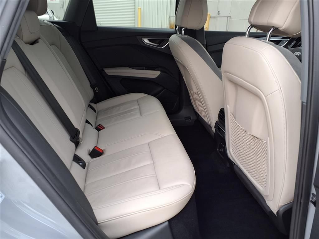 Used 2023 Audi Q4 e-tron Prestige AWD/4WD image 13