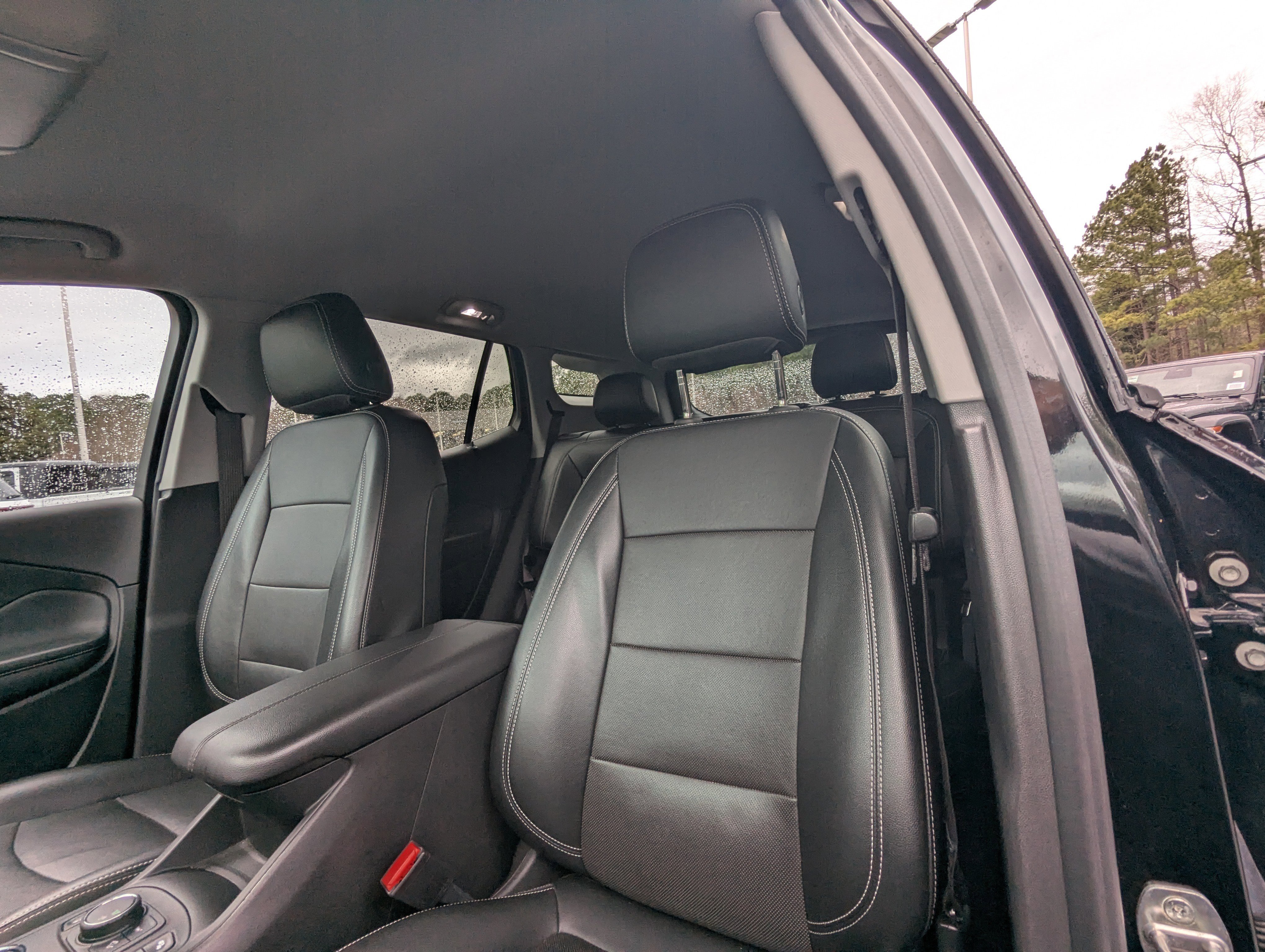 Used 2023 GMC Terrain SLT image 9