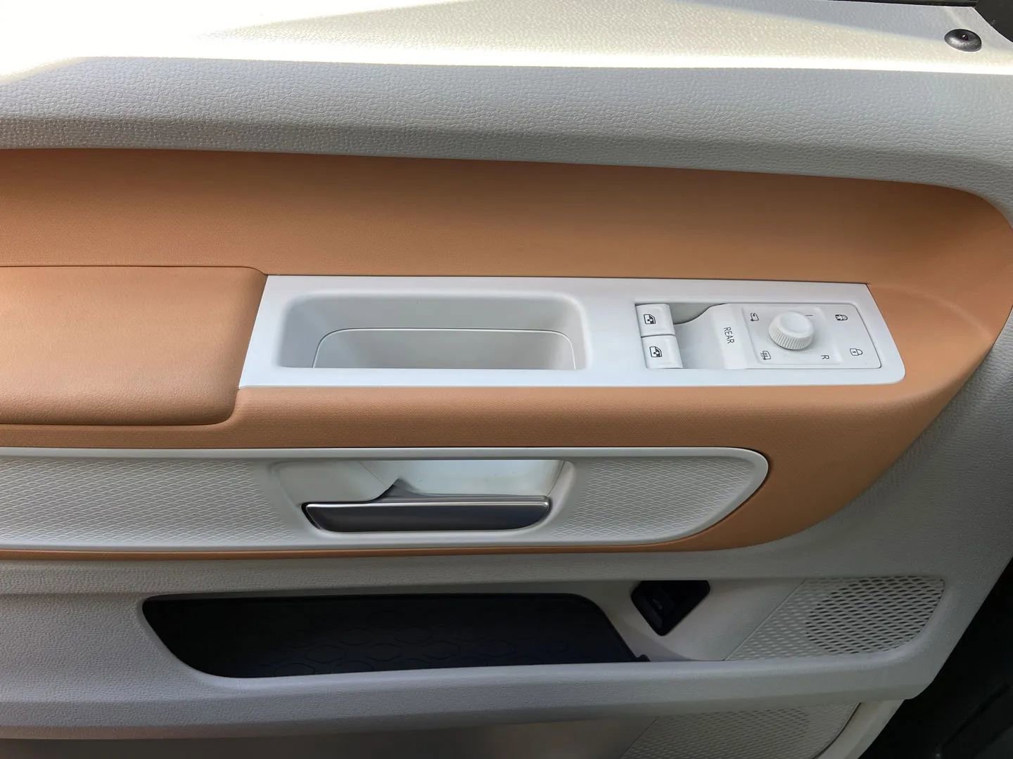 Used 2025 Volkswagen ID. Buzz 1st Edition image 10