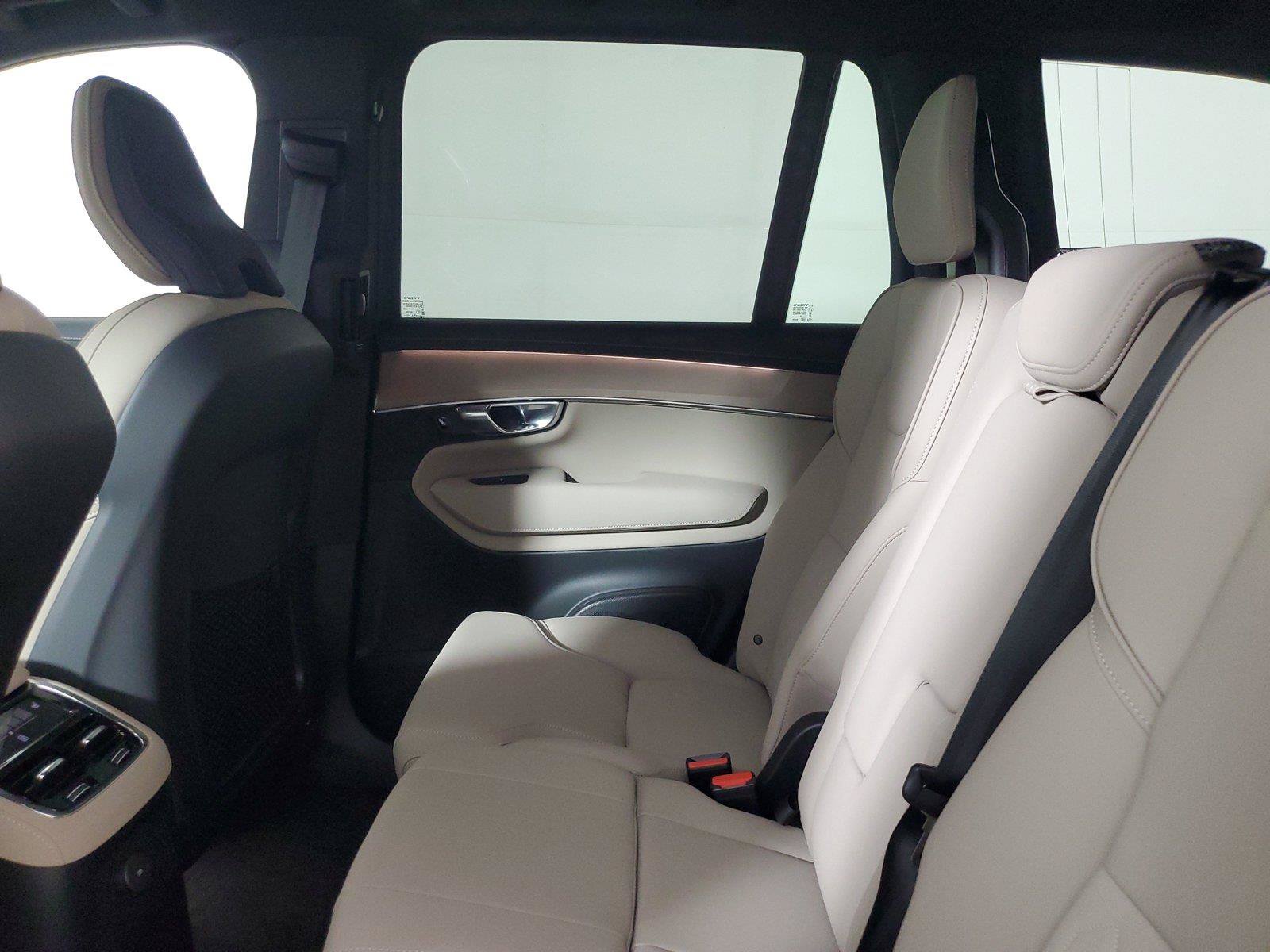 New 2026 Volvo XC90 T8 Plus w/ Protection Package Premier AWD/4WD image 12