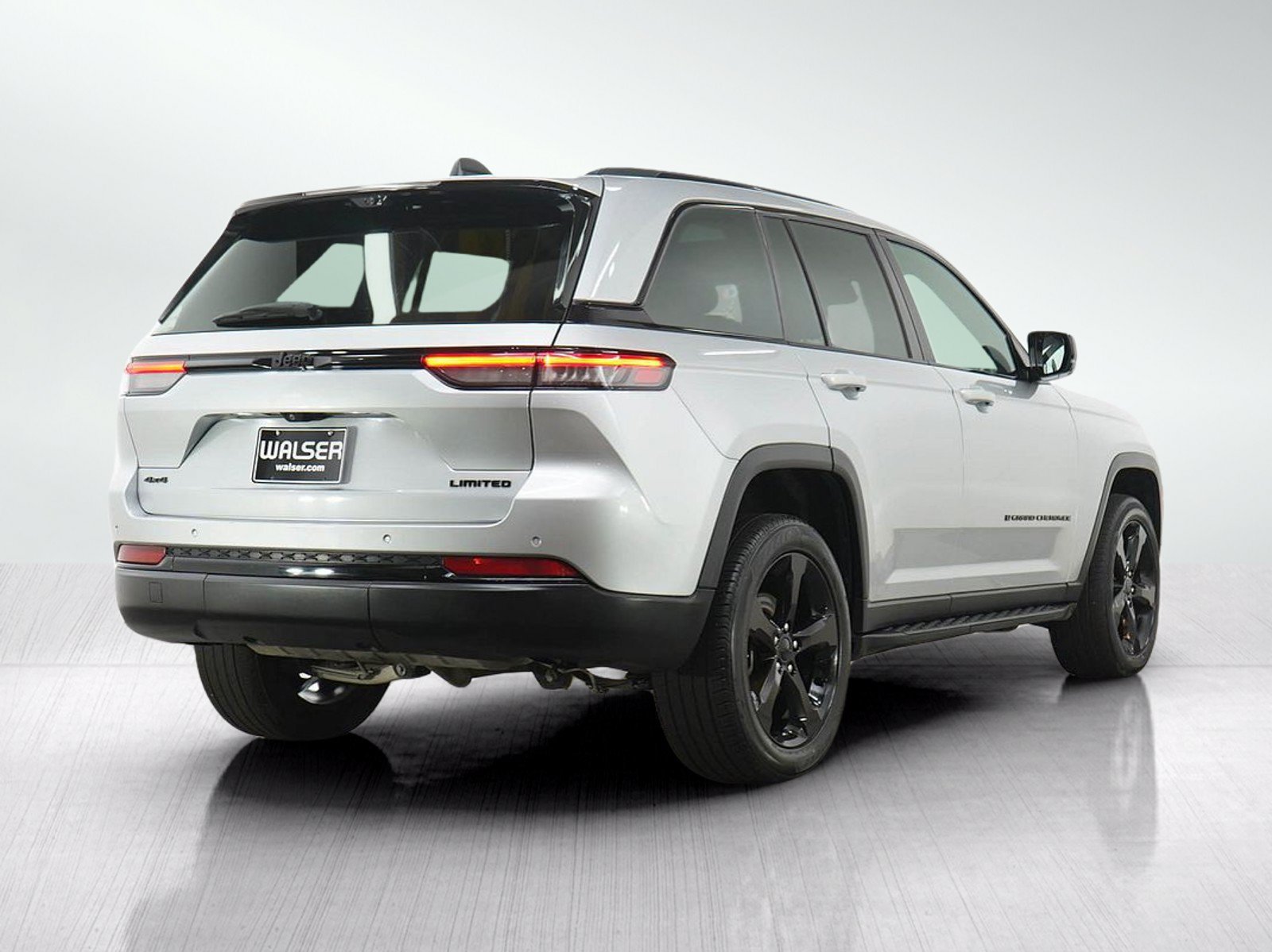 Used 2024 Jeep Grand Cherokee Limited w/ Luxury Tech Group II AWD/4WD image 6
