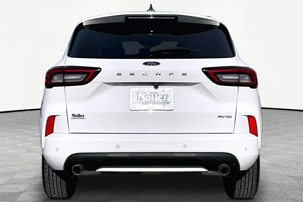 Certified 2023 Ford Escape ST-Line w/ Tech Pack #1 AWD/4WD image 4