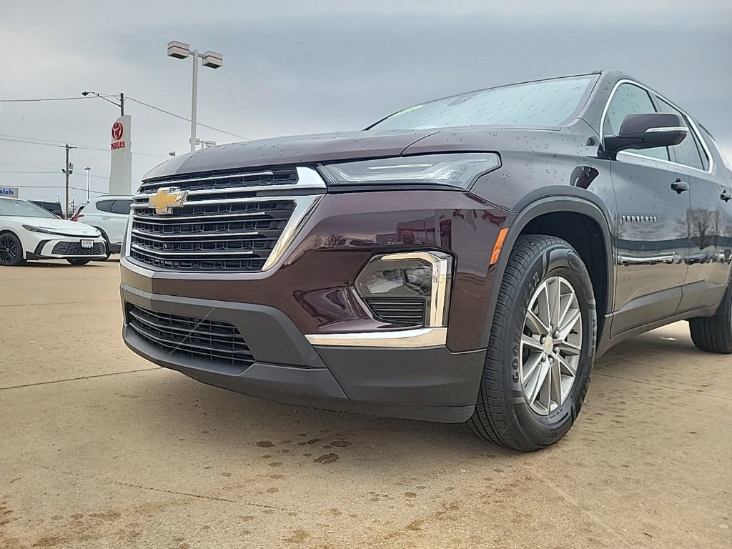 Used 2023 Chevrolet Traverse LT w/ Rear Camera Mirror Package image 15
