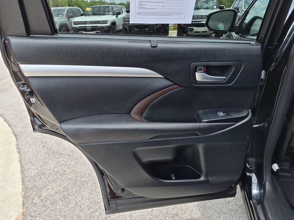 Used 2017 Toyota Highlander XLE FWD image 31