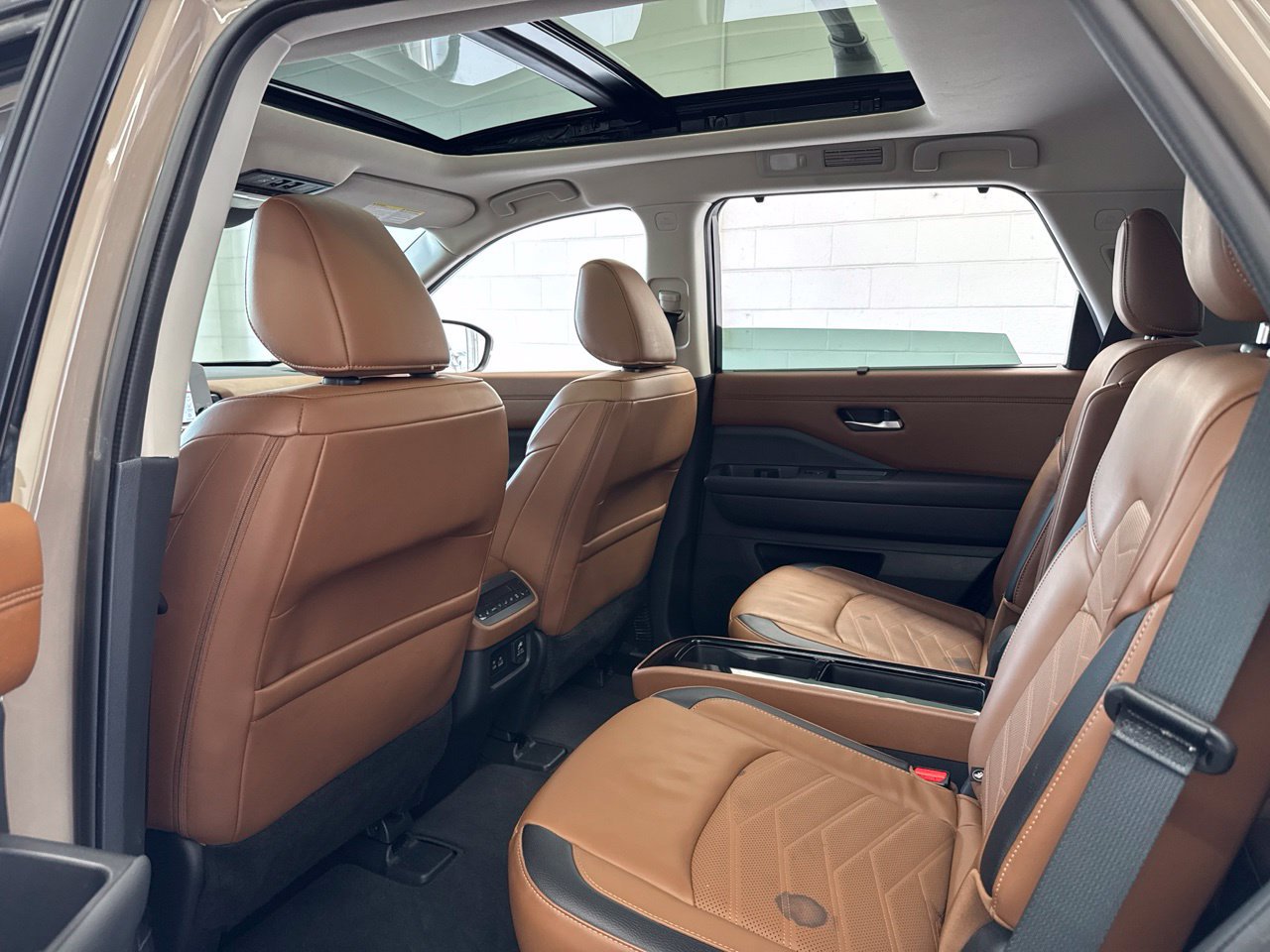 Used 2025 Nissan Pathfinder Platinum AWD/4WD image 43