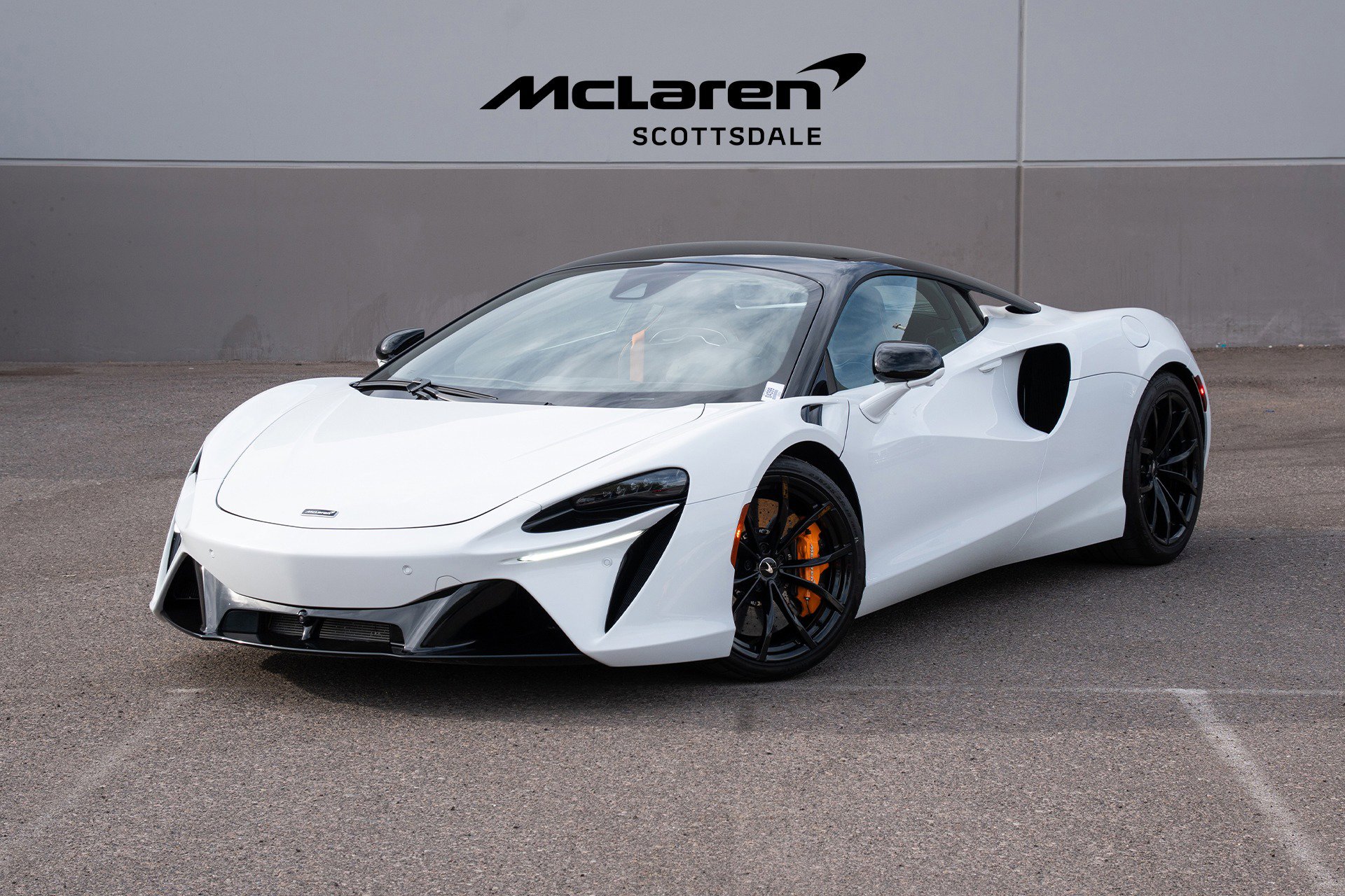 Used 2023 McLaren Artura image 1