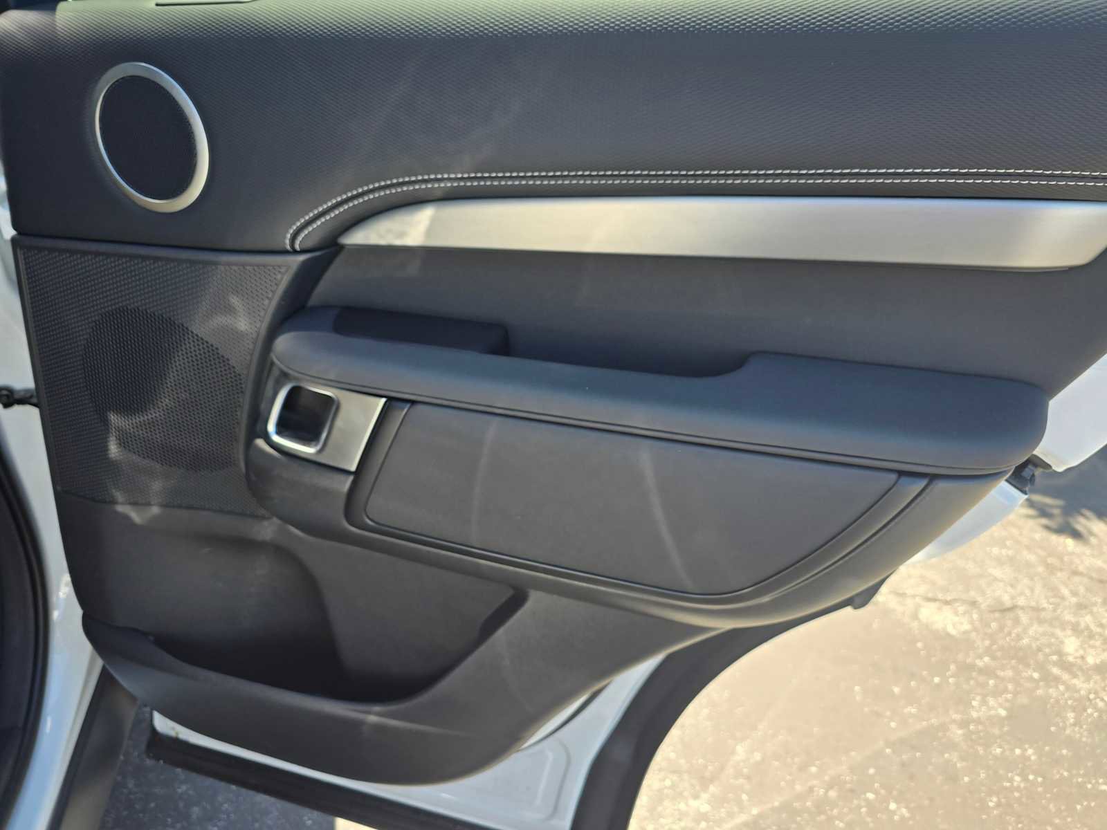 Certified 2025 Land Rover Discovery Dynamic SE image 13