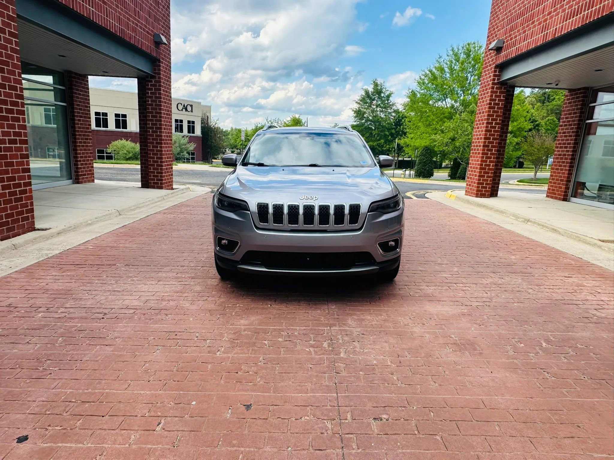 Used 2021 Jeep Cherokee Limited w/ Mopar Interior Package AWD/4WD image 2