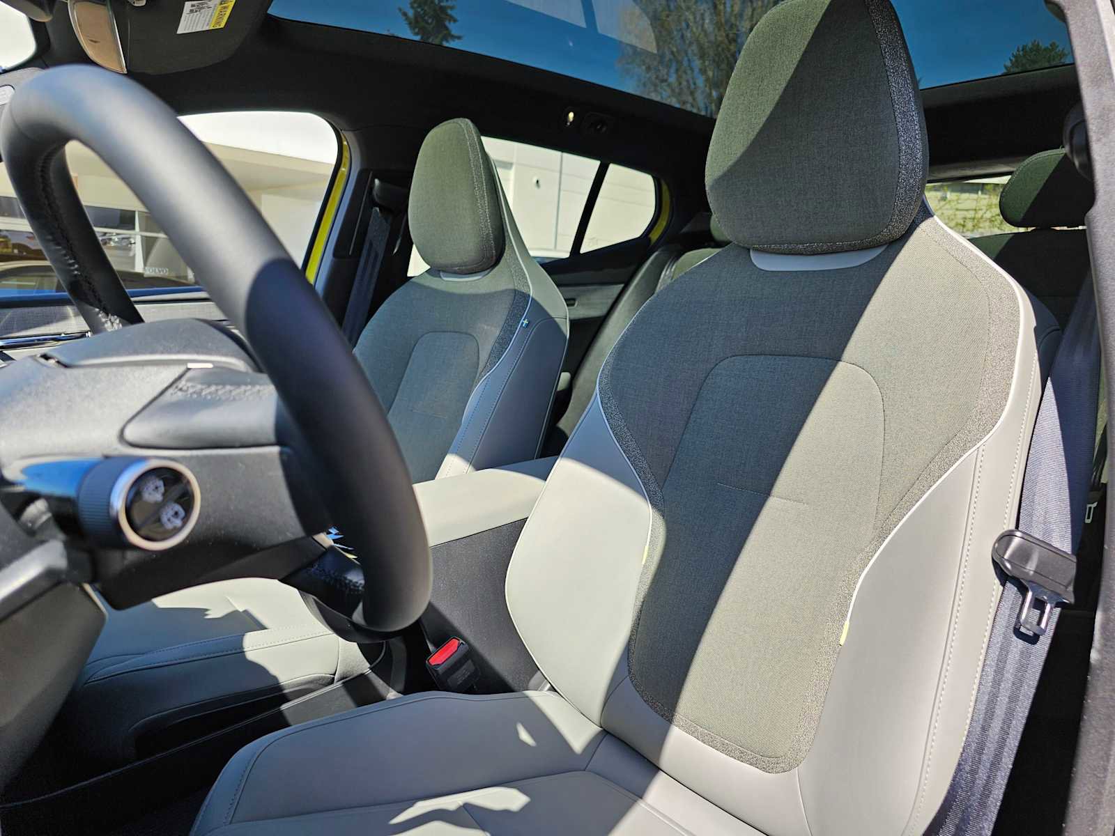 Used 2025 Volvo EX30 Plus w/ Protection Package Premier image 22