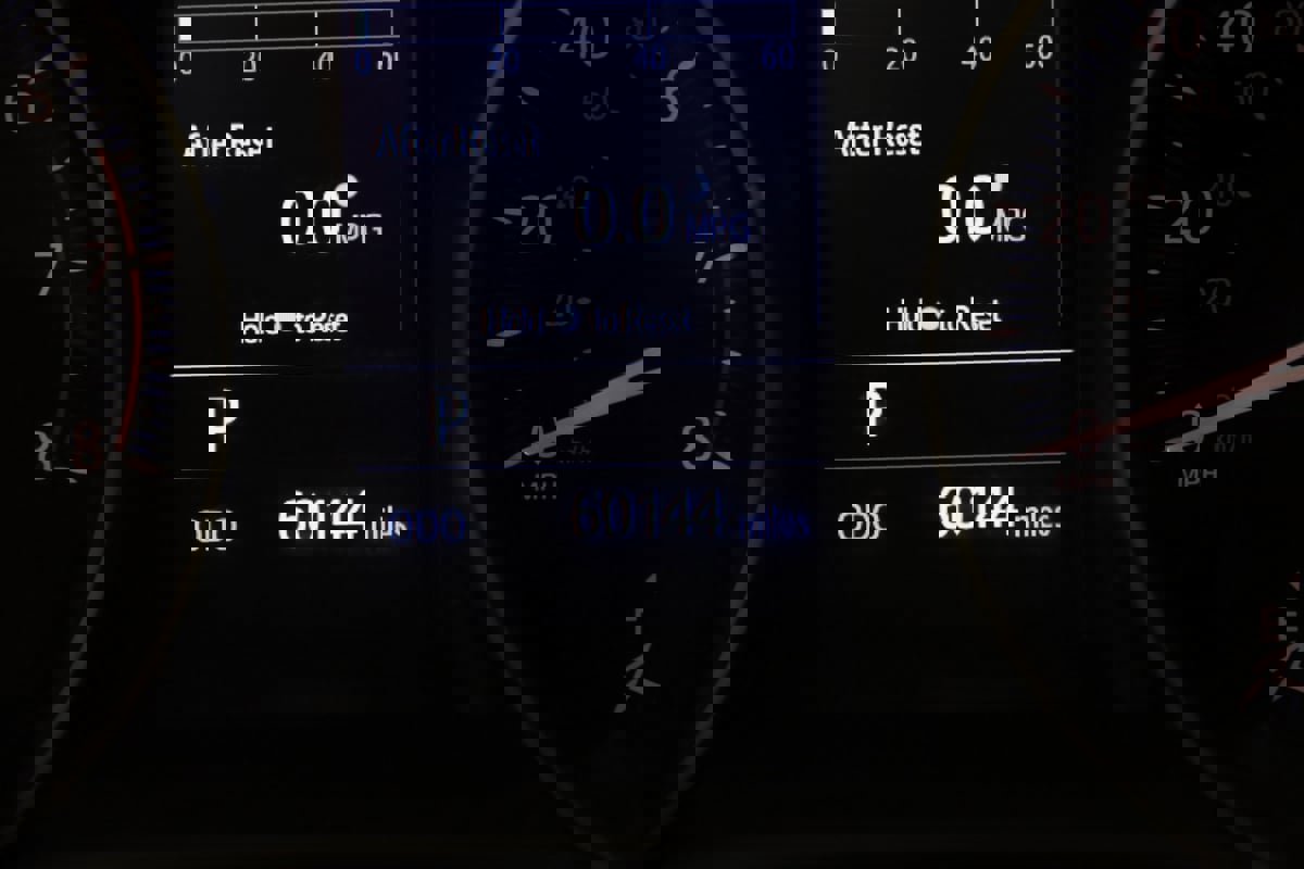 Used 2021 Toyota C-HR LE image 34