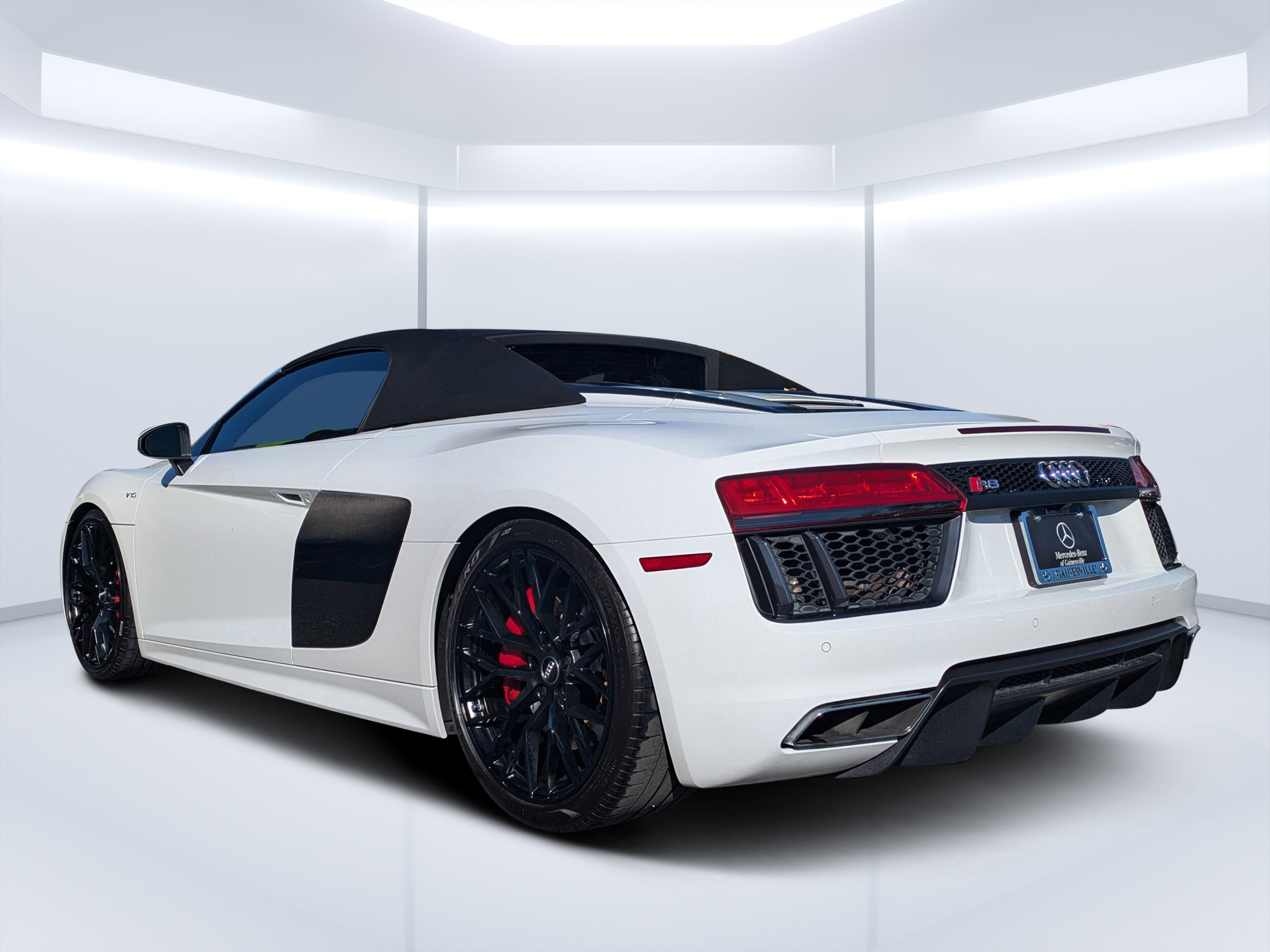 Used 2017 Audi R8 V10 w/ Carbon Exterior Package image 6