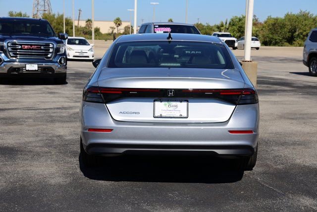 New 2025 Honda Accord SE image 7